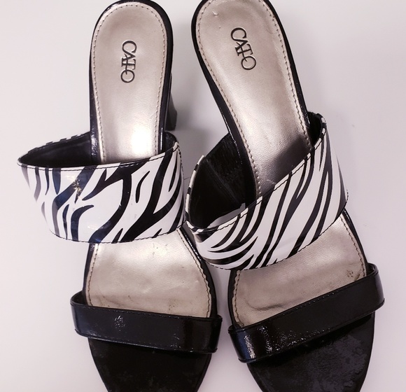 Cato zebra sandal with 3.5 inch heel. Size 9 - Picture 2 of 4